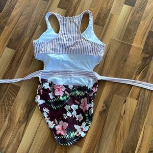 Womens Xl one piece bathing suit